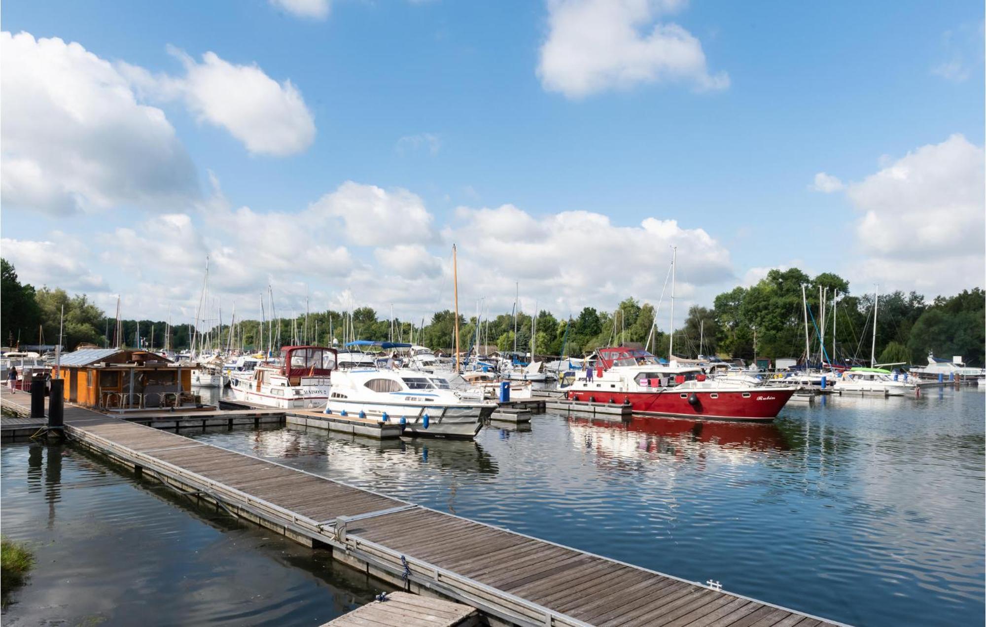 Nice Apartment In Rechlin With House Sea View Eksteriør bilde